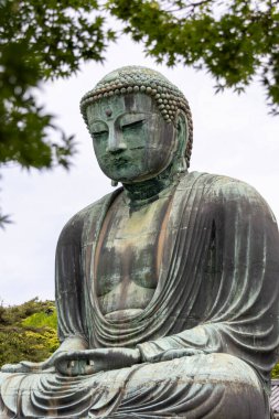 Kamakura, Japonya- 14 Mayıs 2024: Kamakura, Japonya 'daki Kamakura tapınağındaki Kamakura Daibutsu heykeli