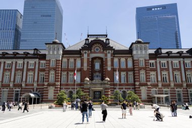 Tokyo, Japonya... 11 Mayıs 2024 Tokyo tren istasyonunun güzel mimarisi. Burası Tokyo, Japonya 'daki en eski ve en güzel tren istasyonu.
