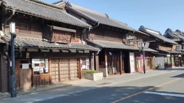 Kawagoe, Japonya- 17 Mayıs 2024: Japonya 'da yürüyen cadde. Kawagoe 'nin en önemli yeri Küçük Edo olarak da bilinen iyi korunmuş Koedo bölgesidir.