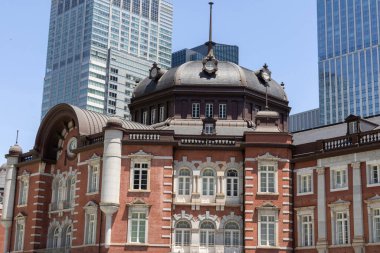 Tokyo, Japonya... 11 Mayıs 2024 Tokyo tren istasyonunun güzel mimarisi. Burası Tokyo, Japonya 'daki en eski ve en güzel tren istasyonu.