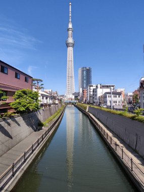 Tokyo, Japonya - 11 Mayıs 2024: Tokyo Skytree, Tokyo, Japonya 'da bir yayın ve gözlem kulesi. 2010 yılında Japonya 'daki en yüksek yapı oldu.