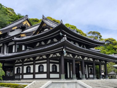 Kamakura, Japonya - 14 Mayıs 2024: Kamakura, Japonya 'daki Hasedera tapınağının görüntüsü. Hasedera tapınağı 11 başlı Kannon heykeliyle ünlüdür.