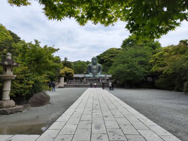Kamakura, Japonya- 14 Mayıs 2024: Kamakura, Japonya 'daki Kamakura tapınağındaki Kamakura Daibutsu heykeli