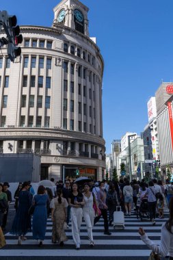 Tokyo, Japonya-11 Mayıs 2024: Tokyo 'da Ginza Alışveriş Sokağı