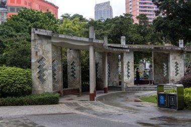 Guangzhou, Çin - 7 Haziran 2024: Çin, Guangzhou 'daki Haizhu Meydanı manzarası. Haizhu Meydanı, Pearl Nehri 'nin kıyısında bir meydandır.