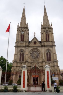 Guangzhou, Çin - 7 Haziran 2024: Guangzhou, Çin 'deki Sacred Heart Gotik Katedrali. Dünyada tamamen granitten yapılmış birkaç katedralden biridir.