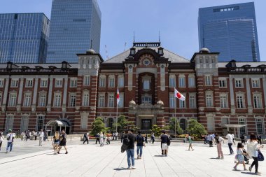 Tokyo, Japonya... 11 Mayıs 2024 Tokyo tren istasyonunun güzel mimarisi. Burası Tokyo, Japonya 'daki en eski ve en güzel tren istasyonu.