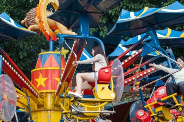 Guangzhou, Çin - 8 Haziran 2024: Guangzhou, Çin 'deki Chimelong tema parkı manzarası.
