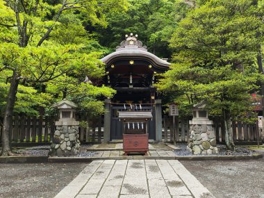 Kamakura, Japonya - 14 Mayıs 2024: Shirahata Tapınağı, Kamakura, Japonya. Shirahata Jinja, Hachiman Tapınağı 'nın bir alt tapınağıdır. .