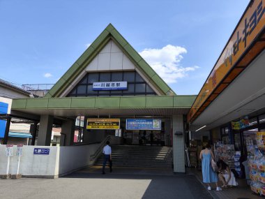 Kawagoe, Japonya - 17 Mayıs 2024: Kawagoe, Saitama, Japonya 'daki Kawagoeshi İstasyonu' nun girişi.
