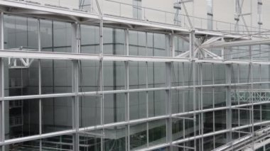 Tokyo, Japonya - 13 Mayıs 2024: Japonya 'daki Tokyo Uluslararası Forum' un halka açık salonu. Modern mimarinin harika bir örneği..