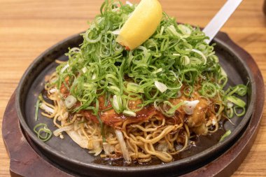 Japon yemeği okonomiyaki, Japon pizzası.