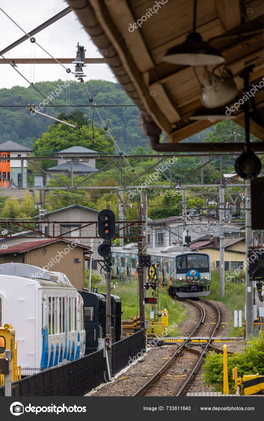 Shimoyoshida Japan May 2024 Fujikyu Line Train Approaching Platform