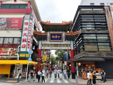 Yokohama, Japonya - 19 Mayıs 2024: Yokohama Çin Mahallesi, Japonya 'ya turistler ziyaret etti. Japoncada Yokohama Chukagai olarak adlandırılır ve Japonya 'daki üç Çin mahallesinden biridir..
