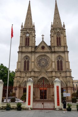 Guangzhou, Çin - 7 Haziran 2024: Guangzhou, Çin 'deki Sacred Heart Gotik Katedrali. Dünyada tamamen granitten yapılmış birkaç katedralden biridir.