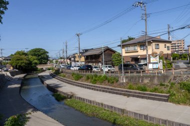 Kawagoe, Japonya - 17 Mayıs 2024: Kawagoe, Japonya 'daki Shingashi Nehri. Shingashi-gawa, Kawagoe 'nin tarihi merkezinin etrafında dönen bir nehirdir. 