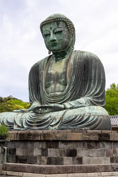 Kamakura, Japonya- 14 Mayıs 2024: Kamakura, Japonya 'daki Kamakura tapınağındaki Kamakura Daibutsu heykeli