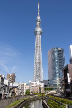 Tokyo, Japonya - 11 Mayıs 2024: Tokyo Skytree, Tokyo, Japonya 'da bir yayın ve gözlem kulesi. 2010 yılında Japonya 'daki en yüksek yapı oldu.