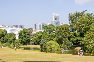 Singapur - 28 Haziran 2024: Ev tanıtımı sırasında insanlar Istana 'yı ziyaret ediyor. Istana, Singapur cumhurbaşkanının resmi ikamet yeri ve ofisidir..