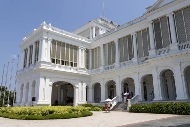 Singapur - 28 Temmuz 2024: Istana Ana Binası. Istana, Singapur cumhurbaşkanının resmi ikamet yeri ve ofisidir..