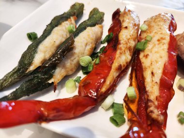 Yong Tau Fu çeşitleri ya da tofu dolması, Malezya 'da popüler Çin yemekleri.