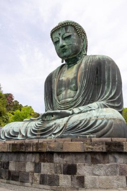 Kamakura, Japonya- 14 Mayıs 2024: Kamakura, Japonya 'daki Kamakura tapınağındaki Kamakura Daibutsu heykeli