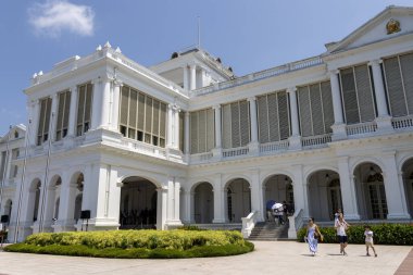 Singapur - 28 Temmuz 2024: Istana Ana Binası. Istana, Singapur cumhurbaşkanının resmi ikamet yeri ve ofisidir..