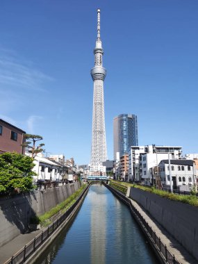 Tokyo, Japonya - 11 Mayıs 2024: Tokyo Skytree, Tokyo, Japonya 'da bir yayın ve gözlem kulesi. 2010 yılında Japonya 'daki en yüksek yapı oldu.