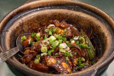 Kuru biber ba kut teh, Malezya domuz yahnisi.