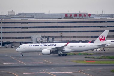 Tokyo, Japonya-19 Mayıs 2024: Japon Hava Yolları Haneda Havaalanı, Tokyo.