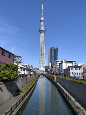 Tokyo, Japonya - 11 Mayıs 2024: Tokyo Skytree, Tokyo, Japonya 'da bir yayın ve gözlem kulesi. 2010 yılında Japonya 'daki en yüksek yapı oldu.