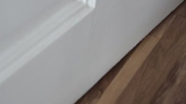 Ahşap kapının hareket etmesini önlemek için kapı Stoper