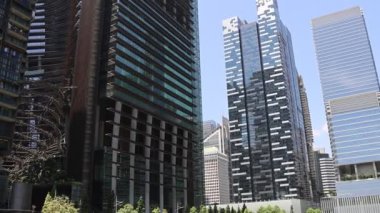 Singapur - 27 Ekim 2024 Singapur şehir merkezi iş mimarisi Marina Körfezi 'nden görüldü. Panoramik Singapur ufuk çizgisi görünümü