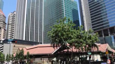 Singapur - 27 Ekim 2024 Singapur şehir merkezi iş mimarisi Marina Körfezi 'nden görüldü. Panoramik Singapur ufuk çizgisi görünümü