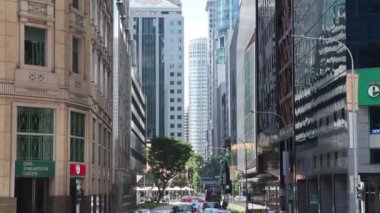 Singapur - 27 Ekim 2024 Singapur şehir merkezi iş mimarisi Marina Körfezi 'nden görüldü. Panoramik Singapur ufuk çizgisi görünümü