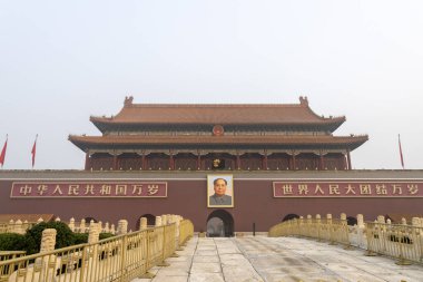 Pekin, Çin - 2 Kasım 2024: Yasak Şehir - Cennetin Kapısı (Tianananmen), Pekin, Çin. Tiananmen Meydanı ilk olarak 1651 yılında tasarlanıp inşa edildi.