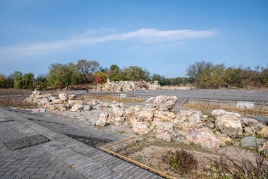 Çin, Pekin 'deki Yuanmingyuan Parkı içindeki Hanjingtang tarihi alanı. İmparator Qianlong emekliliği için inşa edildi..