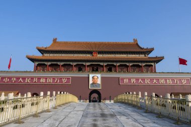 Pekin, Çin-12 Kasım 2024: Tiananmen Kulesi veya Pekin 'de mavi gökyüzü ile Cennet Kapısı. Modern Çin 'in sembolüdür..