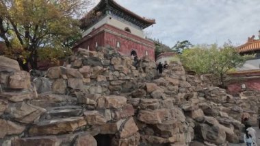 Pekin, Çin - 4 Kasım 2024: Çin 'in Pekin kentindeki Yaz Sarayı içindeki Wanshou Uzun Yaşam Tepesi' nde dört büyük bölge veya Sidabuzhou. Yaz Sarayı Çin 'deki en iyi korunmuş kraliyet bahçesidir..