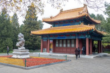 Pekin, Çin-11 Kasım 2024: Zhongshan Parkı, Pekin. Eski bir imparatorluk sunağıydı ve şimdi Yasak Şehir 'in hemen güneybatısında bulunan bir halk parkı. 