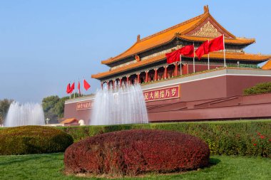 Pekin, Çin-12 Kasım 2024: Çeşmeleri akan Tiananmen Meydanı Kapısı, Pekin. Burası Yasak Şehir 'in girişlerinden biri..