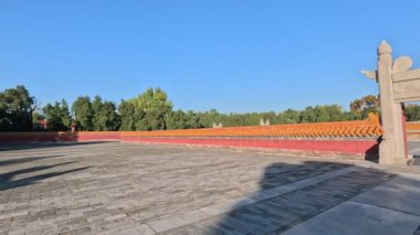 Pekin, Çin - 5 Kasım 2024: Dünya Tapınağı 'ndaki ana sunak ya da Pekin' deki Ditan Park. Dünya Tapınağı, Ming ve Qing Hanedanlarının Dünya Tanrısı 'na taptıkları yerdir.