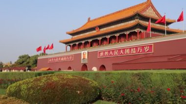 Pekin, Çin-12 Kasım 2024: Tiananmen Kulesi veya Pekin 'de mavi gökyüzü ile Cennet Kapısı. Modern Çin 'in sembolüdür..