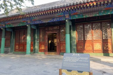 Pekin, Çin-7 Kasım 2024: Beijing, Çin 'deki Prince Gong Konağında Baoguang Odası. Baoguang Odası, Prens Gong Sarayı 'nın batı yolunda yer almaktadır.