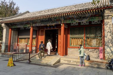 Pekin, Çin - 7 Kasım 2024: Jingxin (Huzurlu Kalp) Stüdyosu 1756 yılında inşa edildi. İmparator Qianlong 'un en sevdiği dinlenme yeri, Beihai Park' ın kuzey ucunda yer alıyor.