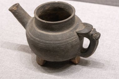 Pekin, Çin - 2 Kasım 2024: Saray Müzesi Seramik Galerisinin Seramik çalışmaları