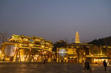 Pekin, Çin - 8 Kasım 2024: Gubei Su Kasabası Manzarası, Pekin. Bu su kasabası, tarih, kültür ve doğal güzelliğin eşsiz bir karışımını sunan titizlikle yeniden inşa edilmiş antik bir kasabadır..