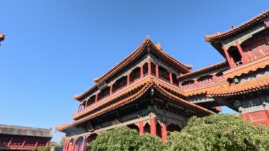 Pekin, Çin - 5 Kasım 2024: Pekin 'deki Yonghegong Lama Tapınağının Güzel Manzarası. Lama Tapınağı dünyanın en büyük ve en önemli Tibet Budist manastırlarından biridir..