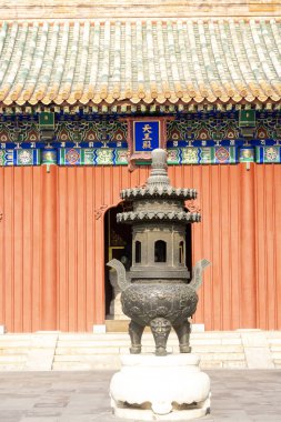 Pekin, Çin - 7 Kasım 2024: Batı Cennet Brahma Diyarı ya da Beihai Park, Pekin 'deki Xitian Brahma Diyarı. Qing Hanedanlığı zamanında yeniden inşa edildi ve Beihai Park 'taki en ünlü manzaralı yerlerden biridir.