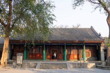 Pekin, Çin-7 Kasım 2024: Beijing, Çin 'deki Prince Gong Konağında Baoguang Odası. Baoguang Odası, Prens Gong Sarayı 'nın batı yolunda yer almaktadır.